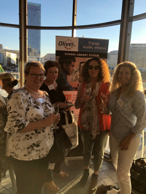Ladies having drinks at the 2019 Oliver User Conference